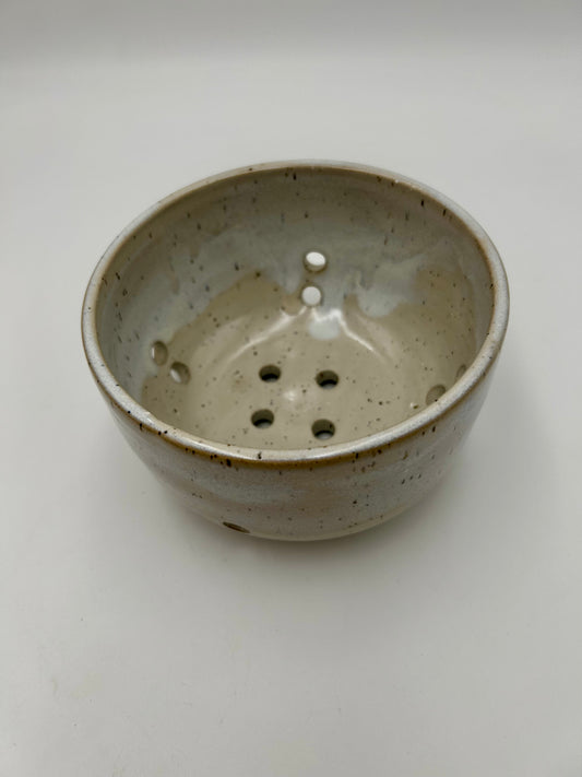 Berry Bowl – Rustic Colander & Fruit Strainer - Ivory