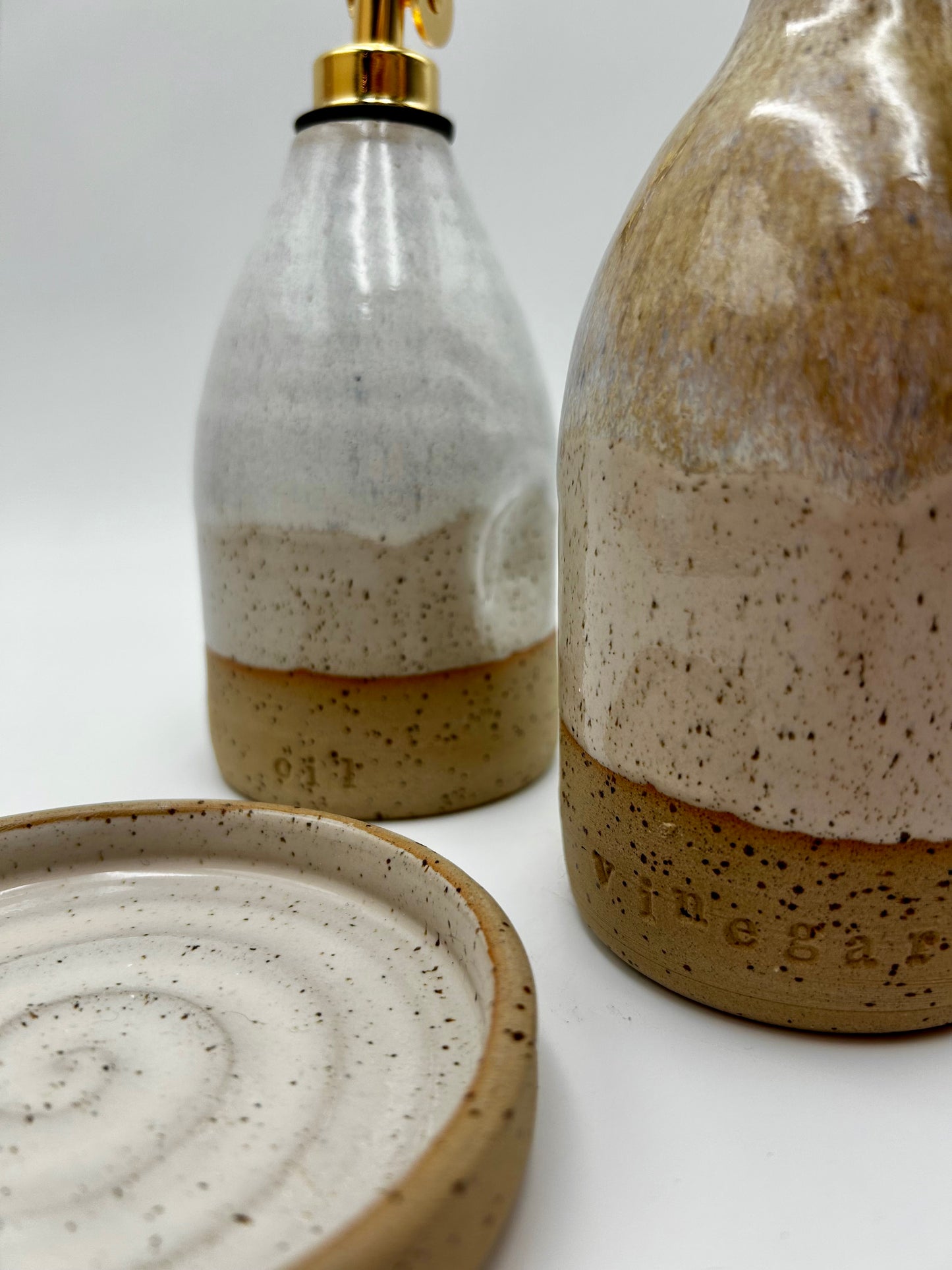 Oil & Vinegar Pourer with Dish Set - Ivory & Umber