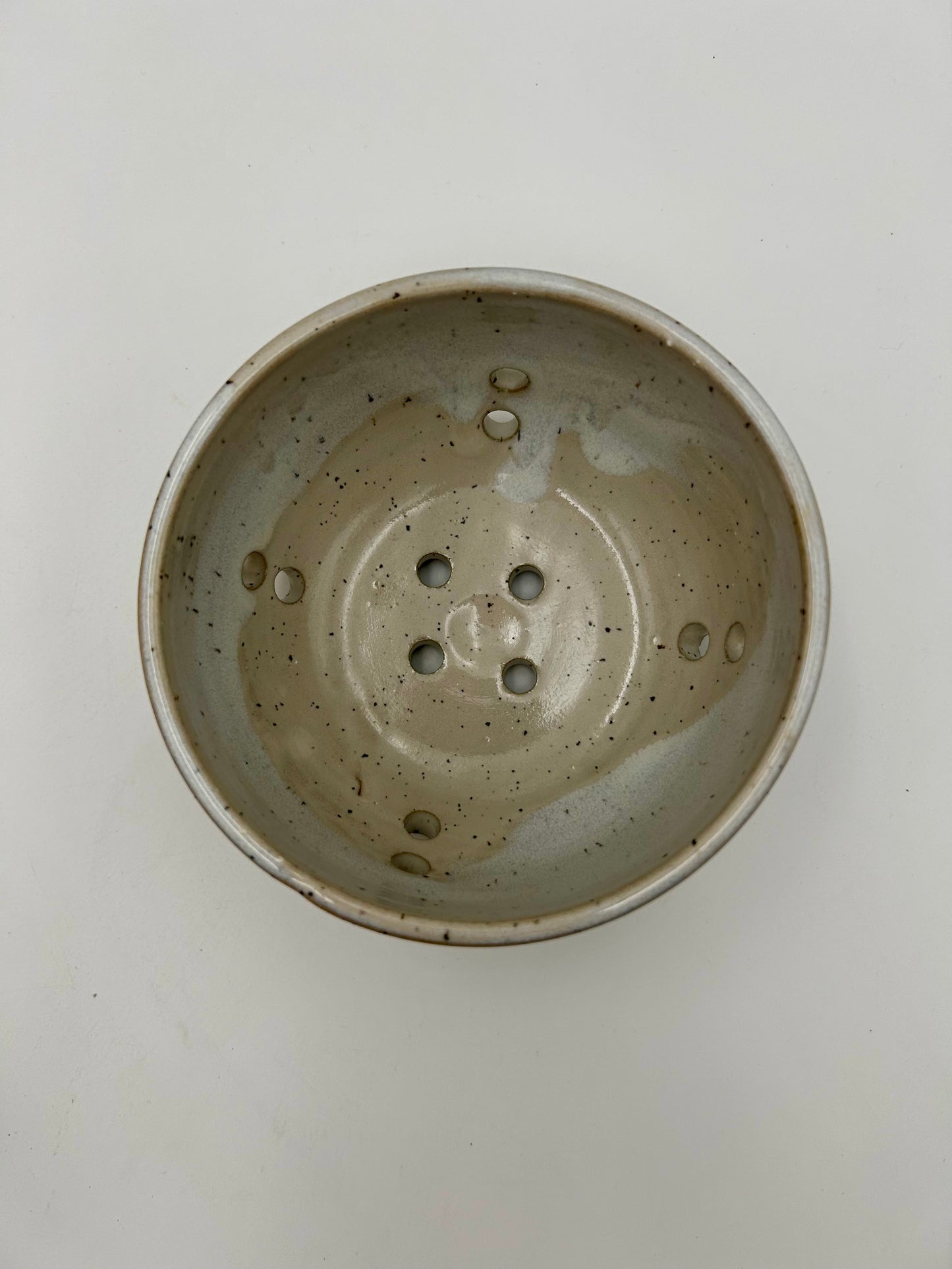 Berry Bowl – Rustic Colander & Fruit Strainer - Ivory